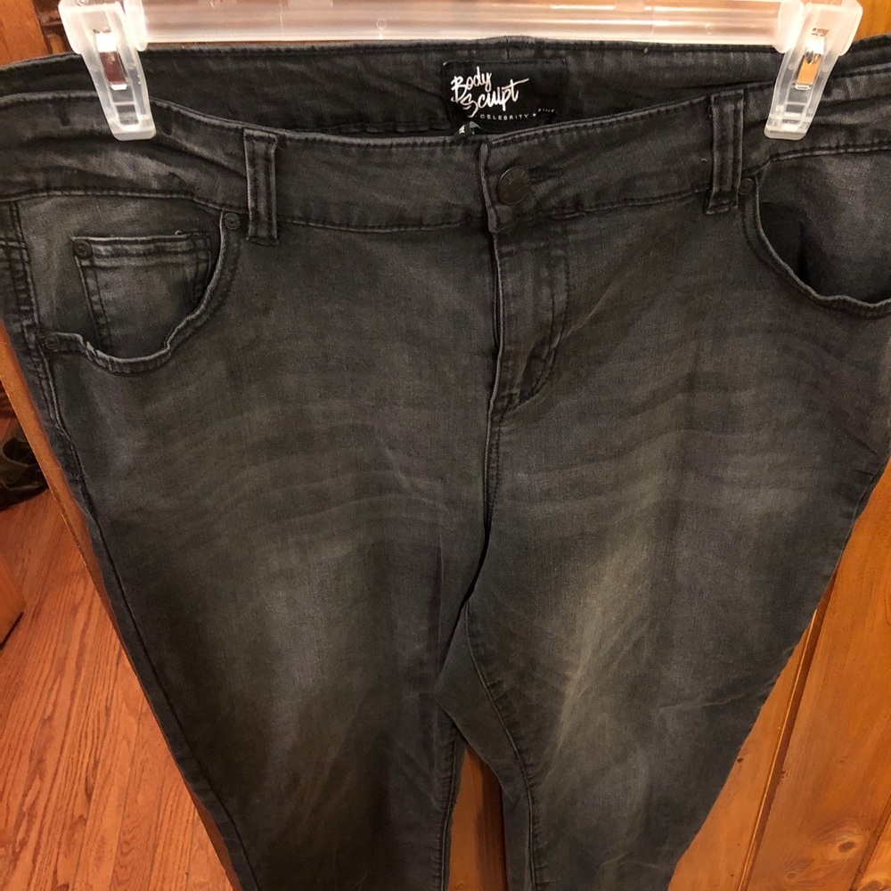 Body sculpting Celebrity Pink dark grey jean.